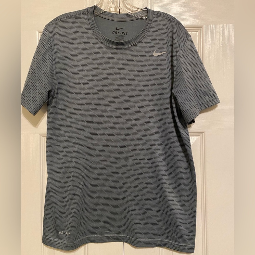 Nike DRI-FIT Men’s Medium TShirt
